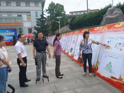 市公积金中心组织参观党风廉政知识漫画展