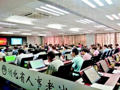 一道题至少由两人打分 多种方式保证科学评分 省公务员笔试阅卷掀神秘面纱