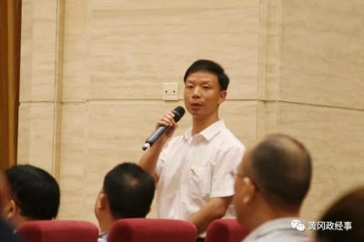 黄冈首部党建题材电影《马兰花开》全国公映