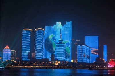 昨夜的朋友圈，被这场表演刷屏了！