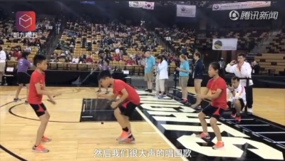 中国小学生暴风式脚速赢得世界杯！国歌奏响那一刻燃哭