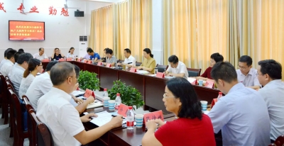 刘雪荣在庆祝第34个教师节座谈会上强调 把建设教育强市作为振兴发展的基础工程 努力为人民提供更优质的教育