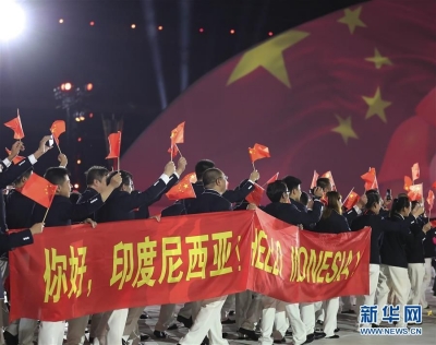 生而坚强！他们手持国旗高喊“中国加油”的一幕，值得上头条！