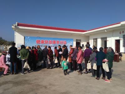 健康扶贫暖冬行动走进团风县淋山河镇