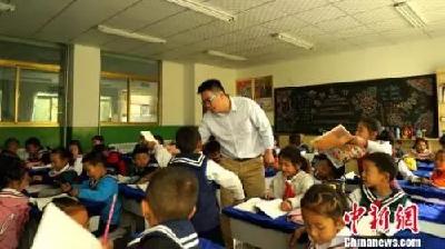 中小学生乐了！30条减负措施来了！严控作业量减少考试