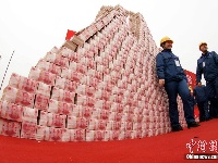 羡慕吧！这里的年终奖堆成山  人均6万元