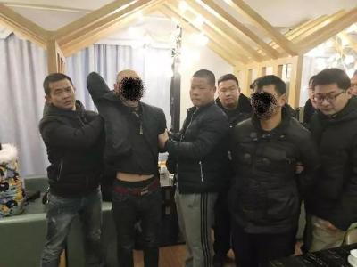 666！民警跟女朋友约会，顺带抓了个嫌犯…