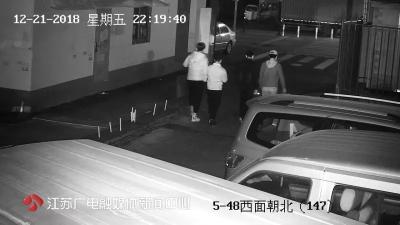发型立功！4人深夜抢劫，一人发型太高调被“团灭”…