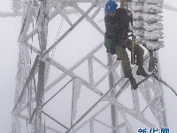 顶风冒雪，他们打赢了这场大山深处的“春运保卫战”