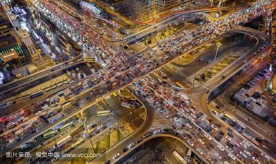 全国公路交通流量上升 公安部交管局提醒恶劣天气注意安全