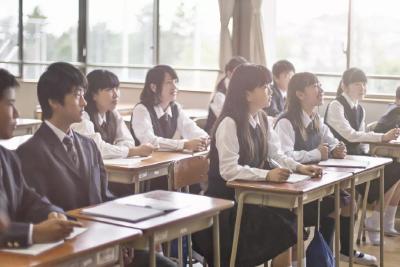 民革中央建议“改进校服美感” 网友：这个提案太惊喜！