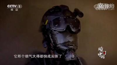 心疼！他们洗澡时用上了钢丝球……