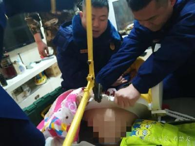 6岁小男孩如厕时被卡在马桶上……网友：消防员真的是无所不能
