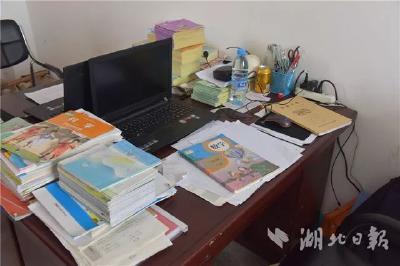 痛惜！湖北44岁小学校长加班时倒在办公室，他总说“喜欢教书”