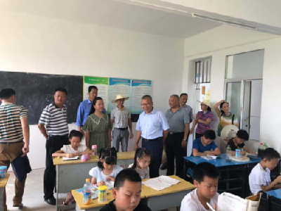 叶路洲外防汛忙，叶路洲内书声朗——市公积金中心到堵城镇余岭村开展精准扶贫活动记