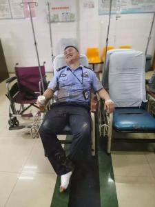 生死救援后，他累瘫在急诊室，却开心得像个孩子！