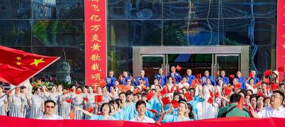 千人合唱献礼新中国70华诞  黄冈老年大学唱响《我爱你中国》