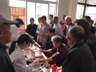 黄梅县黄梅镇在全国第六个扶贫日开展系列扶贫活动