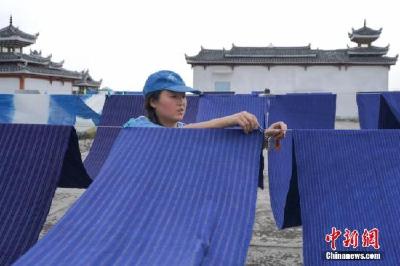 中国减贫70年：8亿多人口脱贫 谱写人类反贫史上的辉煌篇章