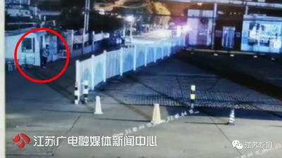 小伙摸进煎饼摊偷钱，7天后煎饼手艺竟超越老师傅