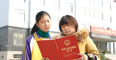 黄州区：弘扬宪法精神  树立法治信仰