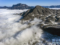 湖北五峰：高山雪场风景如画