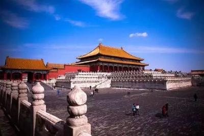 开车进故宫的不止一个？人民日报：一查到底！