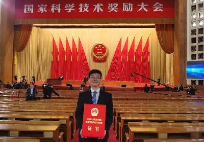 【头条】不简单！黄冈这所学校两校友荣获国家科学技术进步奖
