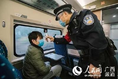 “把身后这座城守好”，看哭了！