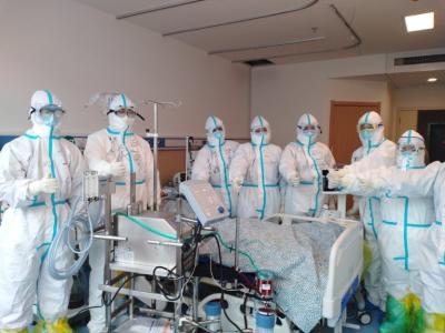 与“死神”赛跑，湖南医疗队在黄冈启用ECMO救治患者