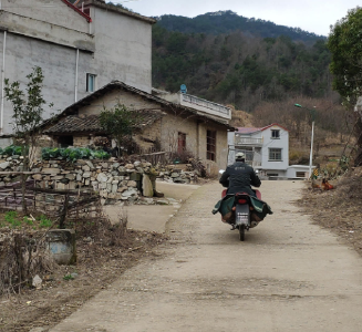 非常时期邮路情 ——蕲春县乡邮员孙洪文的一天