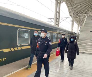血站青年千里返岗 暖心铁警接力护航