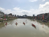 湖北通城：龙舟竞渡庆端午