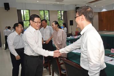 以更大力度更好实效保护和激发市场主体活力！应勇王晓东在汉走访服务企业并召开座谈会
