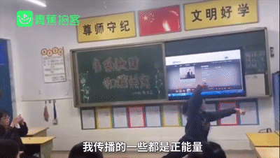 震撼全场！家长会上，妈妈练了一套拳