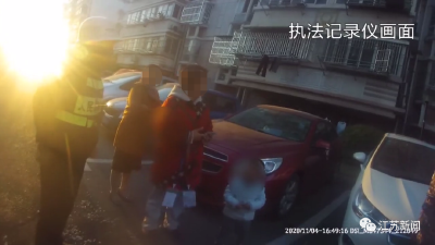 “熊孩子”砸坏车窗玻璃，结局令人意外！