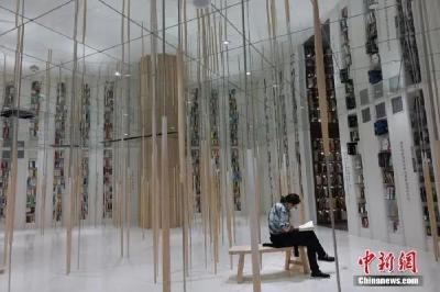 “低头族”越来越多，你还愿意翻翻书吗？