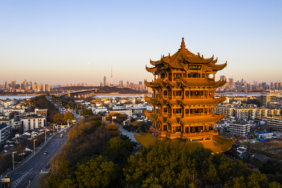 征程万里阔 艰险更向前——央视新闻2021新年献词