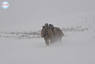 零下40℃，齐腰深的雪……致敬，边防线上“移动的界碑”！