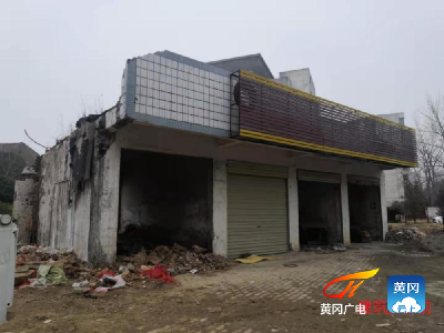 重拳出击！黄冈市城管执法委依法拆除4间占地门店