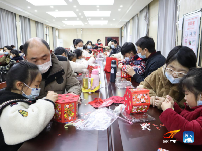 欢度元宵节 ——黄冈市图书馆里快乐的亲子时光