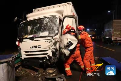 湖北罗田：冷雨夜-1℃的暖心救援