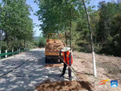  黄团浠三县区扮靓公路不停歇 助力“五一”畅安行