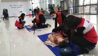 团风首台“救命神器”AED入驻县政务服务中心