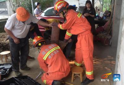 湖北黄冈：3岁幼童右手被卷入搅拌机  消防紧急救援