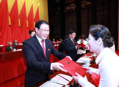 学习先进弘扬精神充分发挥战斗堡垒和先锋模范作用！全省“两优一先”表彰大会隆重举行