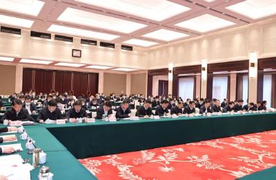 全力以赴稳增长，奋力冲刺四季度，确保“全年精彩”！应勇在市州党委书记座谈会上这样强调