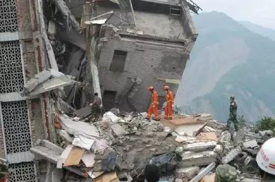 汶川地震中的无言小英雄，一路走好！