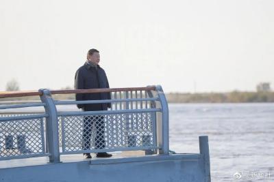 ​习近平在山东东营考察黄河入海口