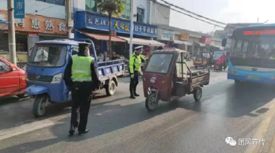 寒潮来袭！团风交警“刚柔并济” 筑牢交通安全防线